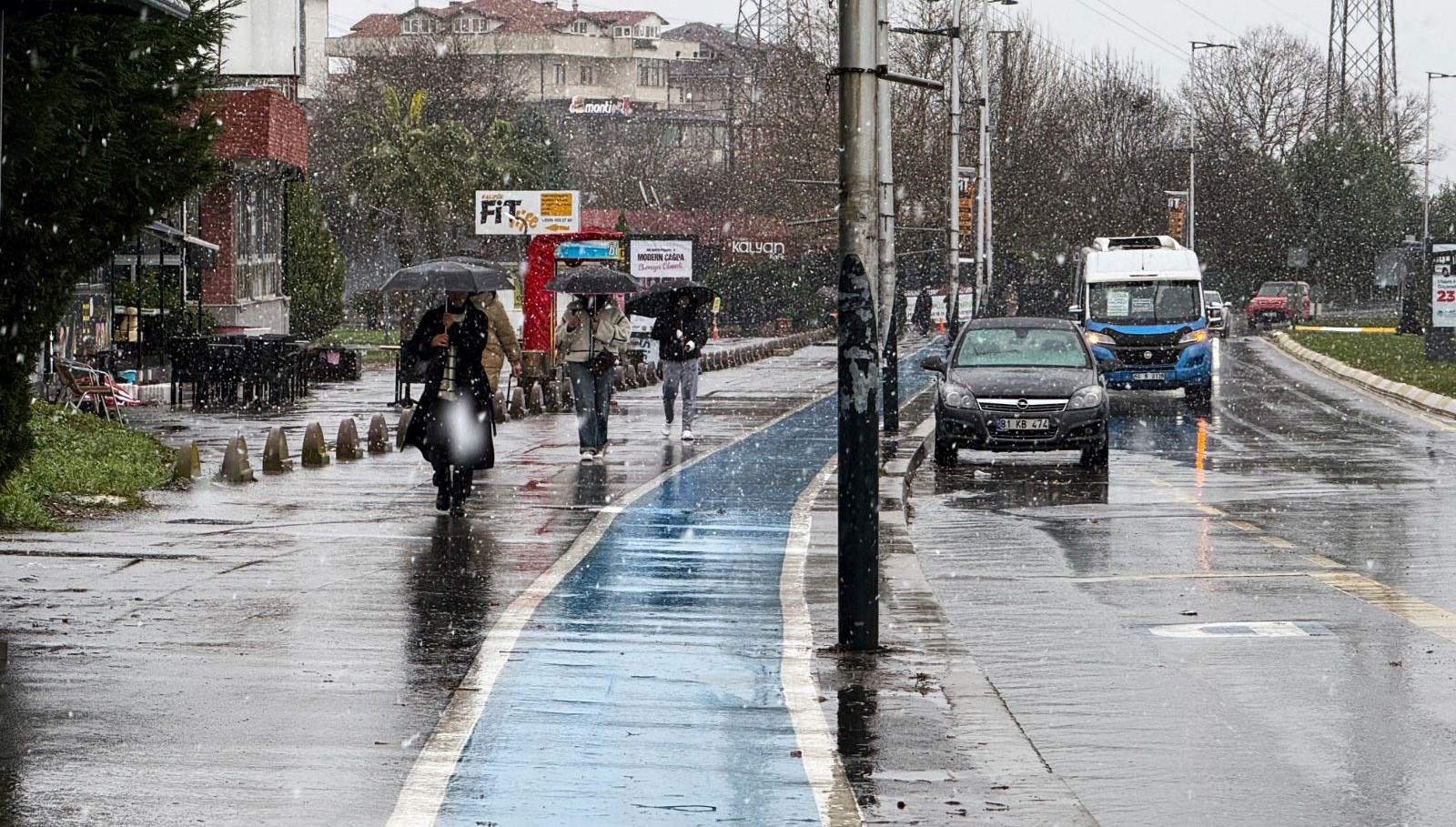 Sakarya’ya lapa lapa kar yağdı